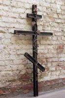 металлический крест на могилу 1