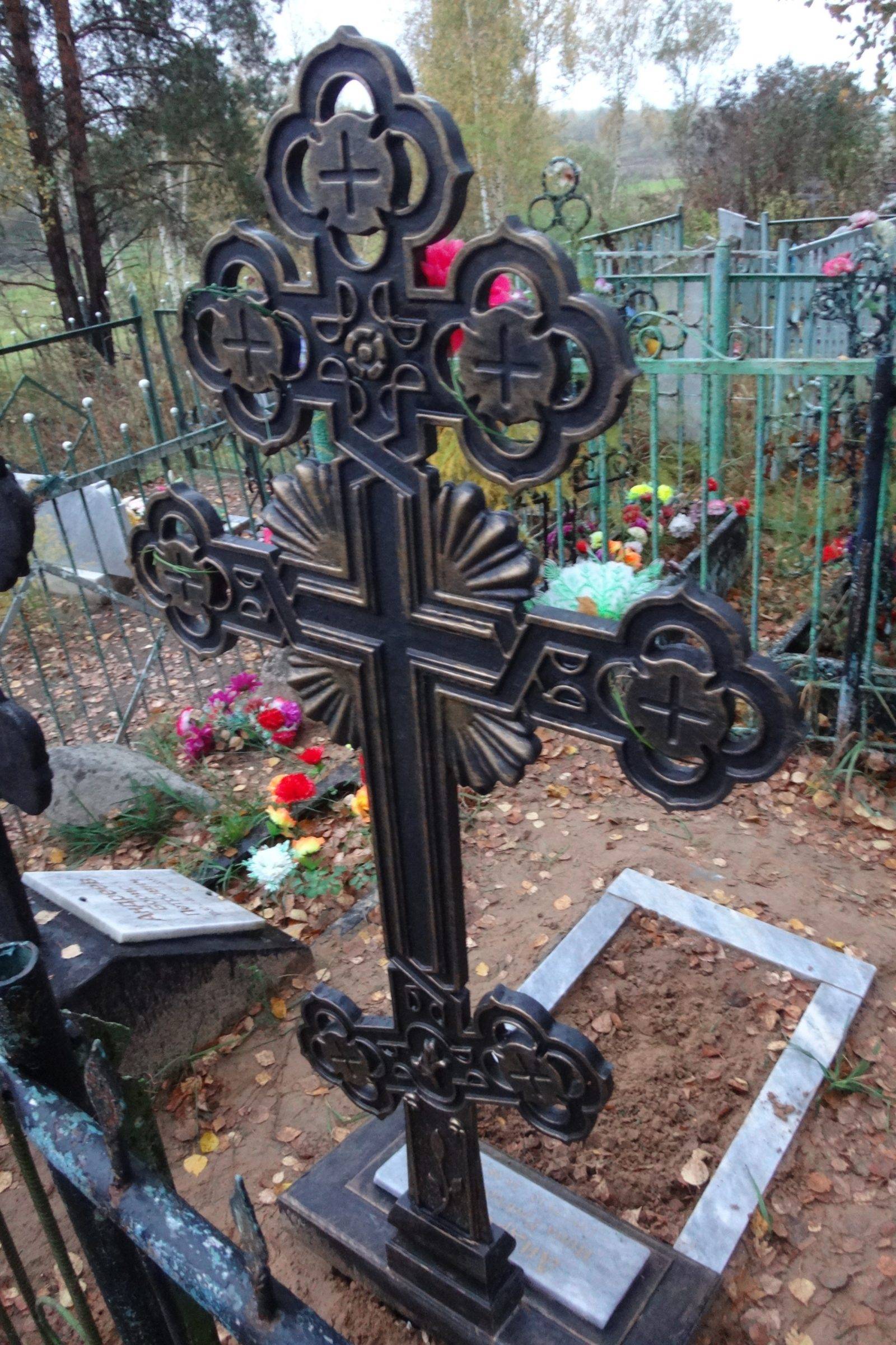 Фотография на крест на кладбище изготовление
